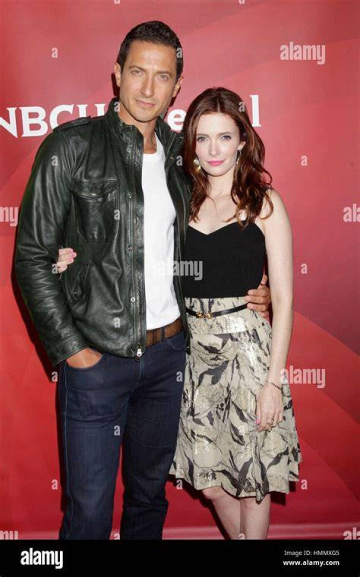 Sasha Roiz und Bitsie Tulloch erreichen NBCUniversal TCA Press Tour am