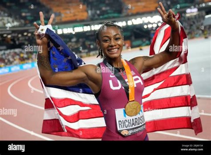 Sha’Carri Richardson gives World gold medal to ‘momma’ 2 years after