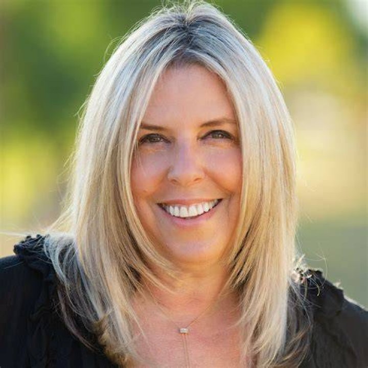 Shawna Landon Bio, Net Worth, Salary, Age, Relationship, Height