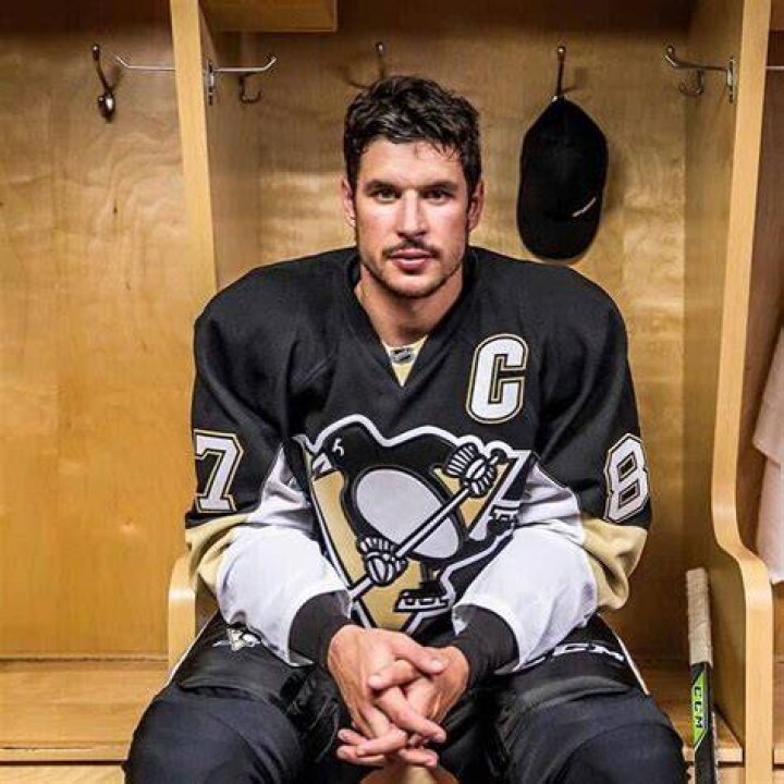 Sidney Crosby Hot hockey players, Hockey girlfriend, Hockey players