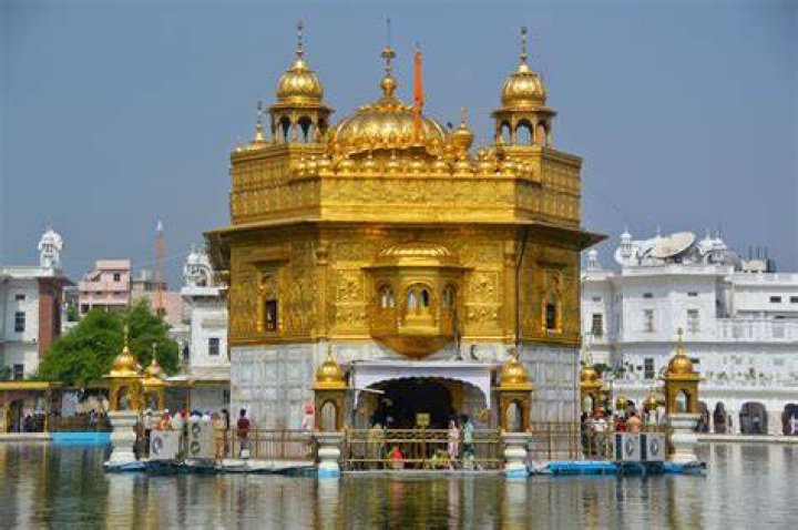 SUVARNA MANDIR(GOLDEN TEMPLE) IN AMRITSAR PUNJAB