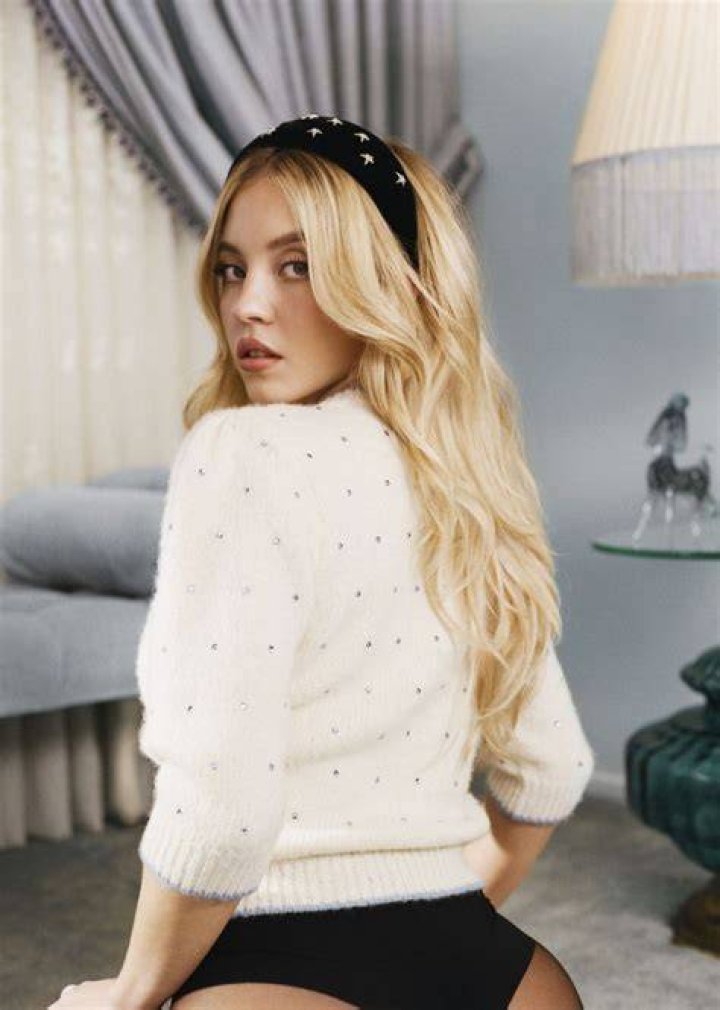 Sydney Sweeney Cosmopolitan February 2022 Sydney Sweeney Foto (44305239) Fanpop