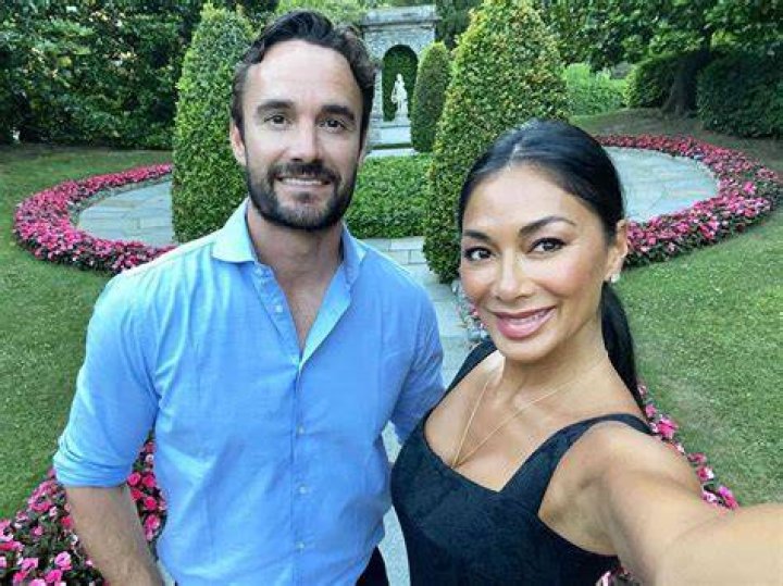Thom Evans introduces Nicole Scherzinger to his parents as they fly