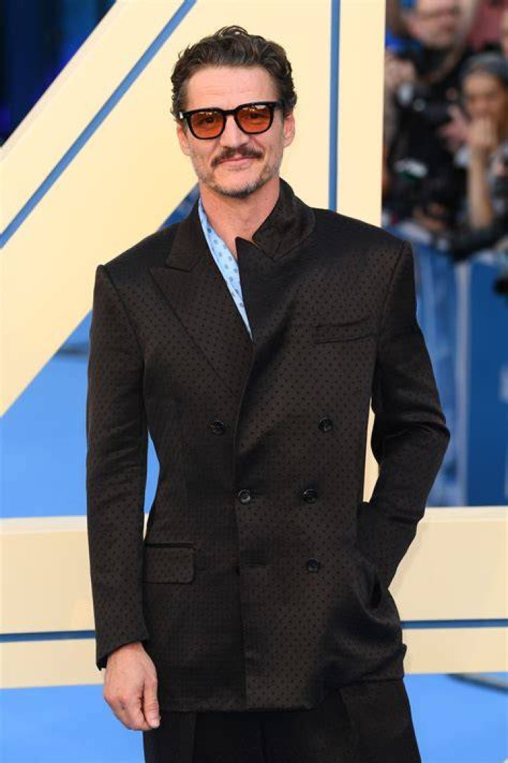 Top 69+ imagen pedro pascal background thpthoangvanthu.edu.vn