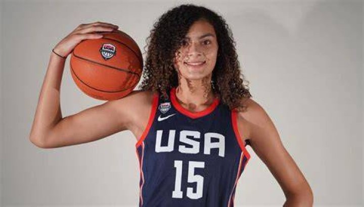 Transgender basketball player makes home court debut at community