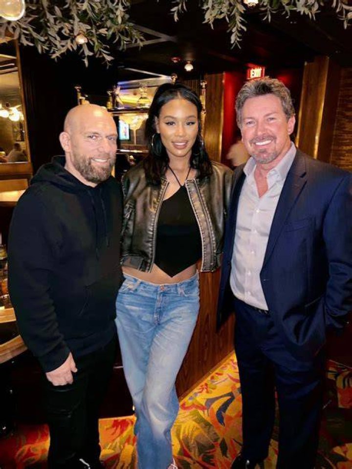 UFC Fighters Beefing In Vegas, Take Over Barry’s Downtown Prime Inside