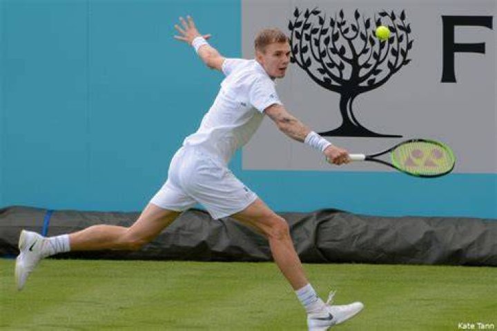 WATCH Bublik Raises Eyebrows With Unusual Return Position Against Zverev
