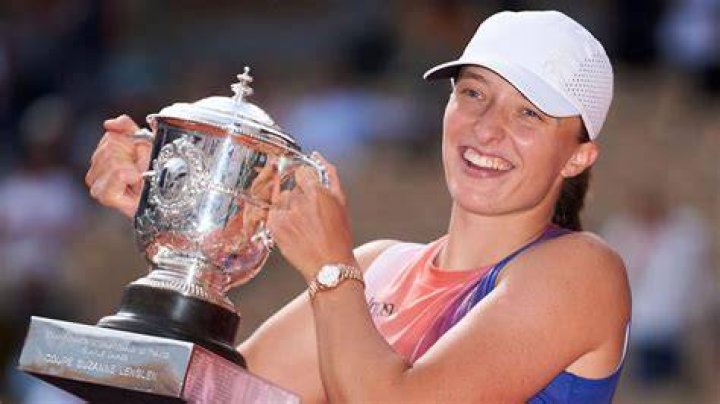Who is Iga Swiatek's sister, and Is she a tennis player too?